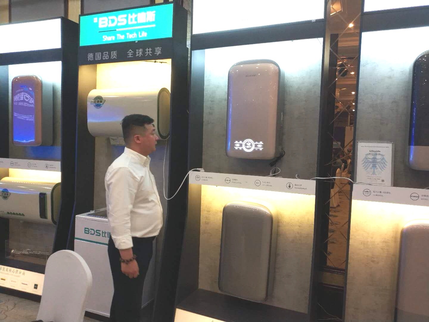 比德斯配图.jpg 比德斯配图.jpg